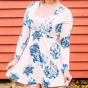 White Blued flower mini dress long sleeve v neck